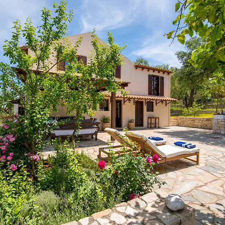 Villa Lillian *